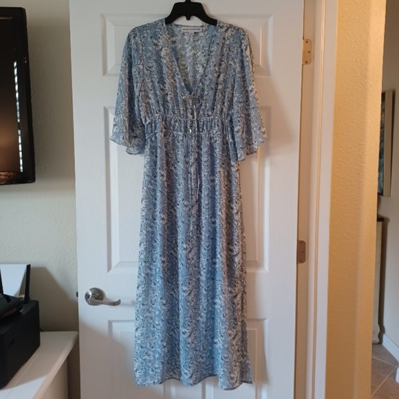 Emma & Michele Dresses & Skirts - EUC Beautiful Emma & Michele Floral Print Maxi Dress Size Medium